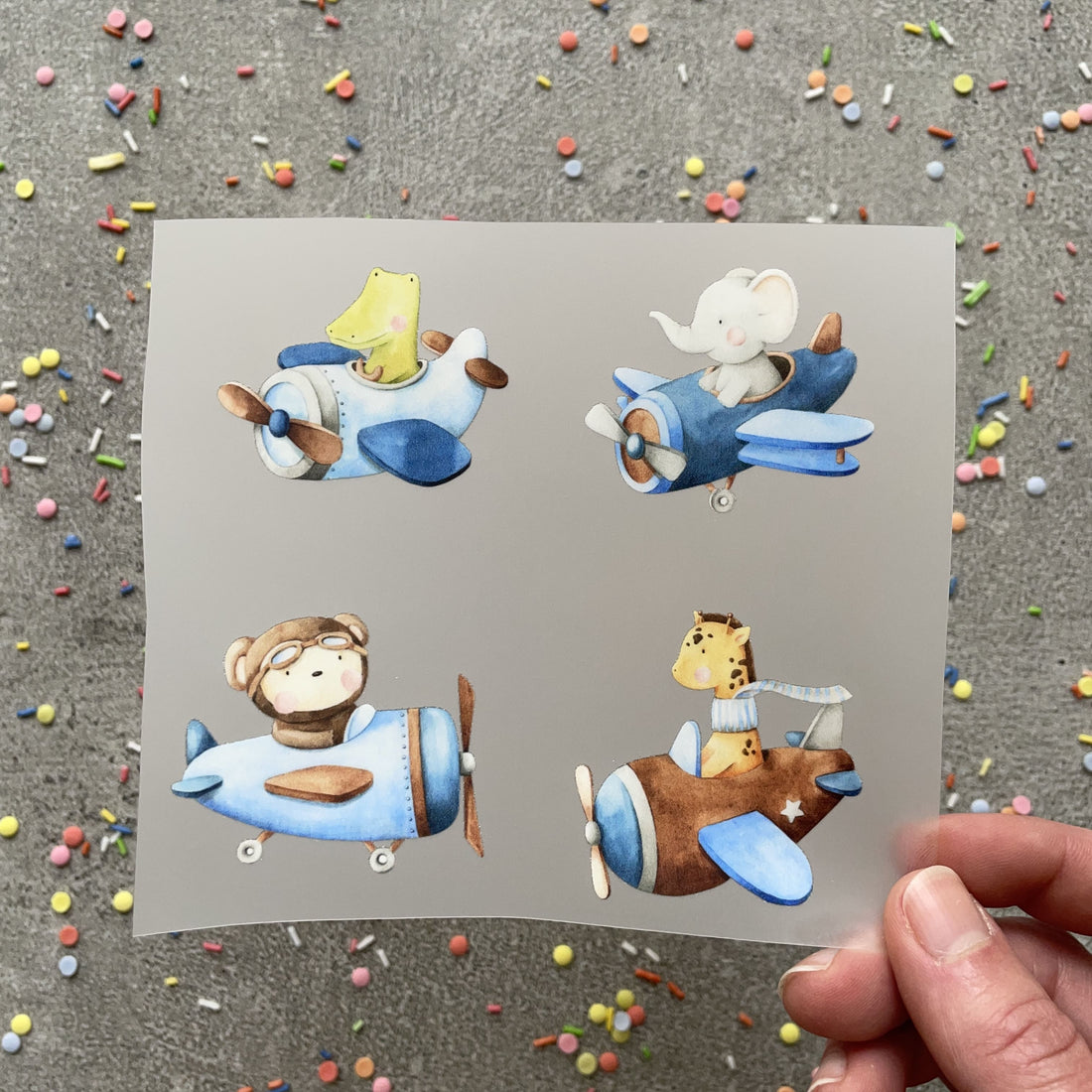 Bügelbild kleines Set aus Krokodil, Elefant, Bär und Giraffe im Flieger